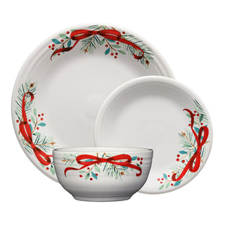 The Fiesta (FTC) Holly Berry Christmas Garland Classic Bistro Coupe 3-Piece Place Setting features a large plate, small plate, and bowl adorned with festive holly garland, perfect for creating a charming holiday tablescape.