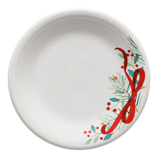 The Fiesta Holly Berry Christmas Garland Classic Rim 7 1/4 Inch Salad Plate features a festive design with a red ribbon, green pine needles, and red berries along the rim, perfect for holiday dinnerware.