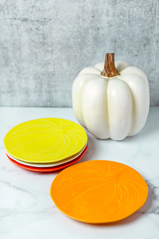 pumpkin plates group shot with 4 different colors and a white pumpkin in the background